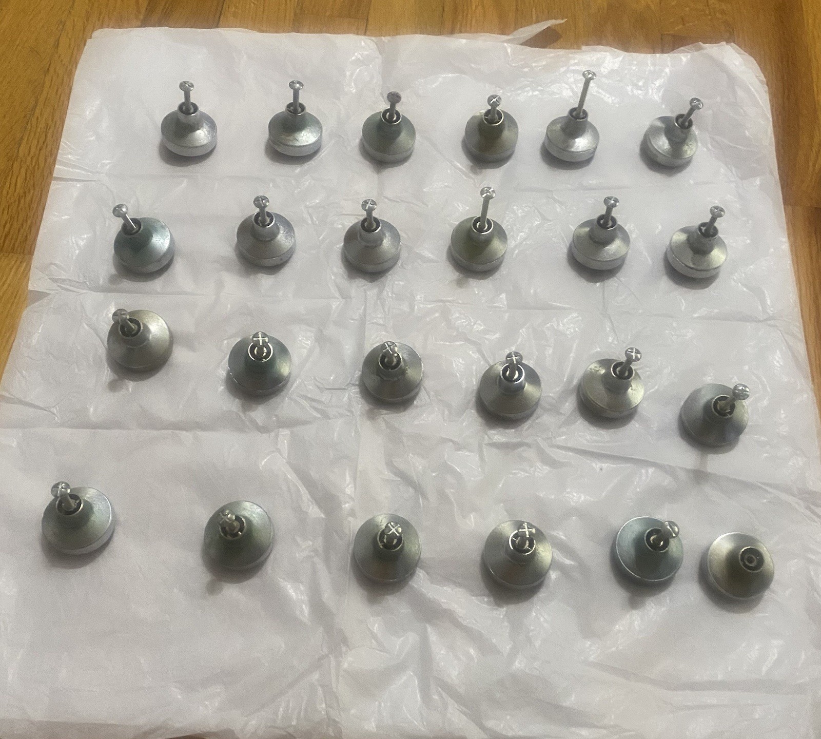 Retro 1970s Amber Resin Cabinet Pulls Hardware with Screws – Lot of 24″