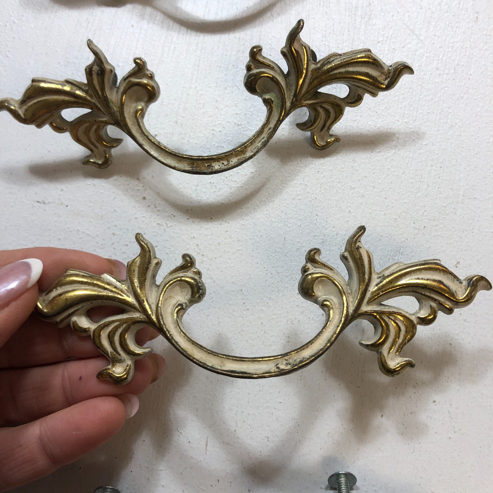 4 French Antique Victorian Drawer Handles & 2 Pulls Dresser Hardware Brass vtg