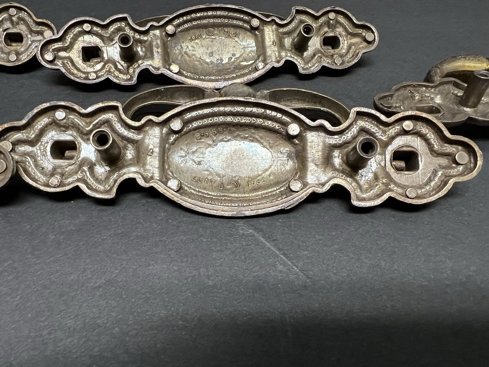 Lot (6) Vintage Bail Pull Features An Ornate Oval Backplate With Floral Design