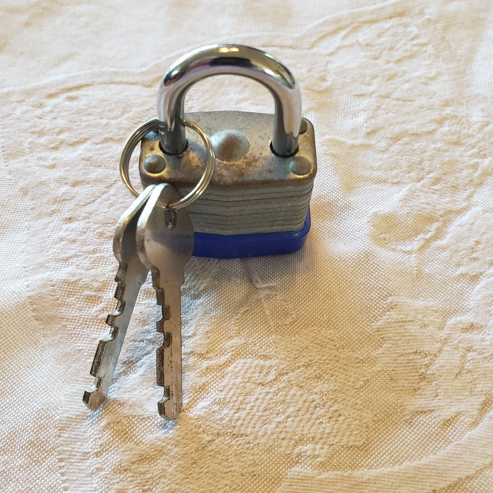 VTG Pad Lock 30mm with Two Keys Chrome 1.25″ Wide 1.75″ Tall Blue Edge