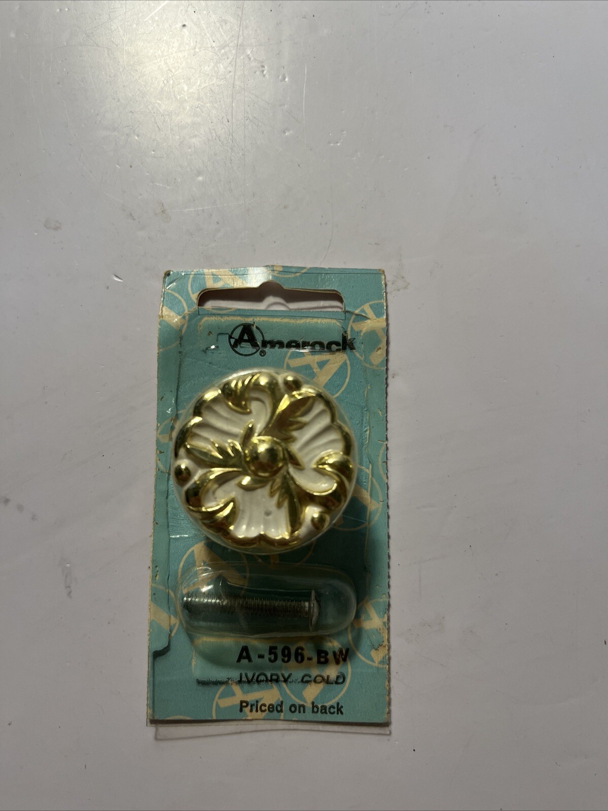 1 VTG Amerock Ivory Gold Drawer Pull 1 1/4” Dia. 1960’s Mid Century Floral Round