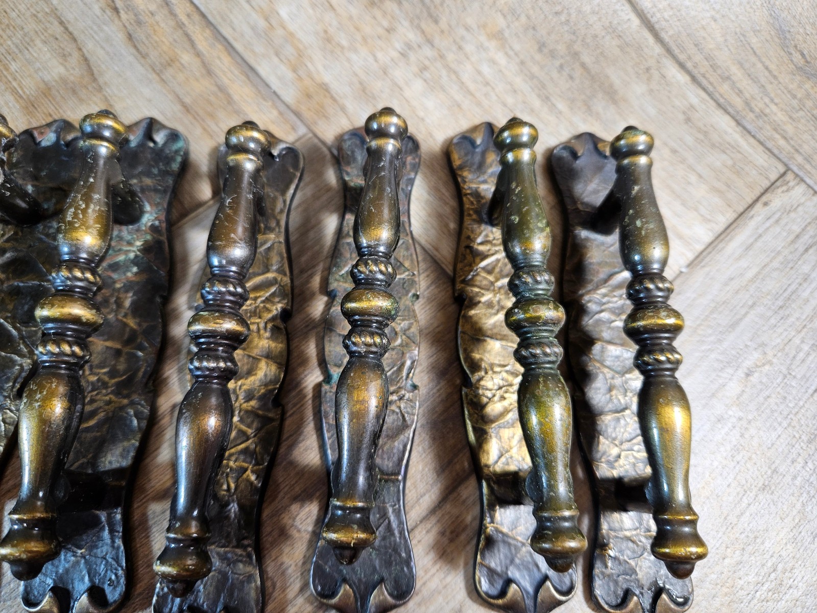 10 Vintage Brass 1977 Amerock Carriage House Drawer Pulls W/ Backplates – Patina