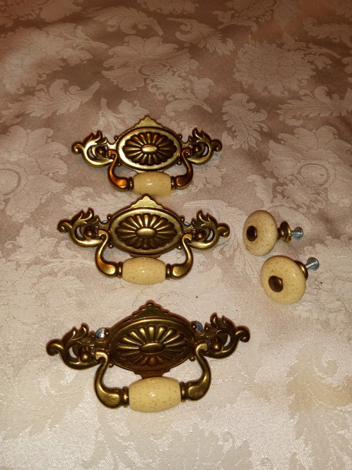 Vintage Ceramic & Brass Dresser Drawer Furniture 2 Knobs & 3 Pull Handle