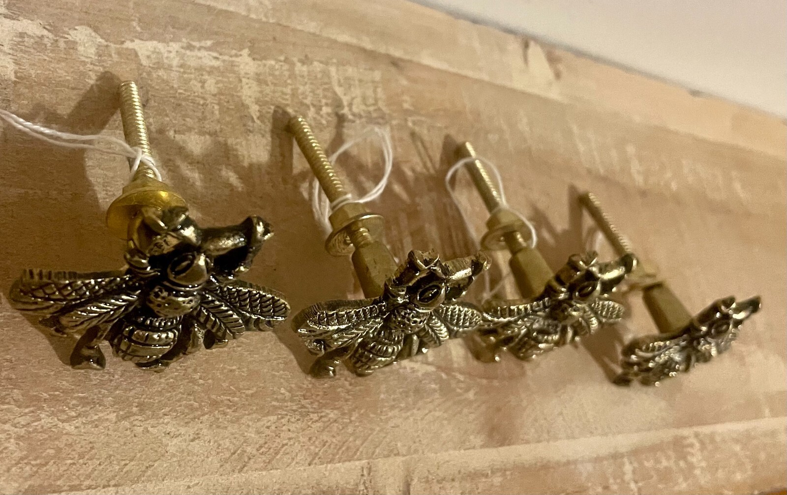 2; Antique-Gold Metal Drawer Pulls Handles Bee Vintage-Brass Cabinet Door Knobs