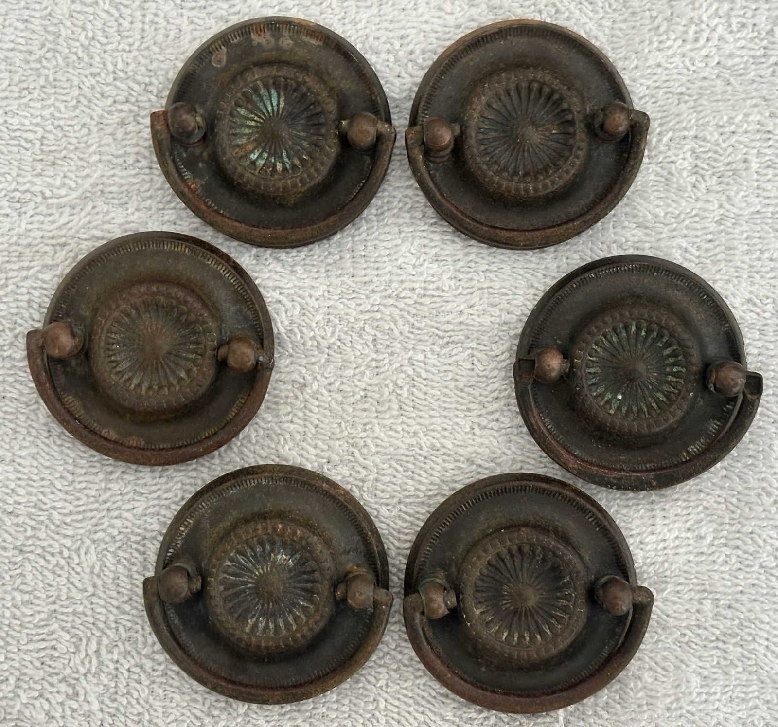 UNMARKED ASSORTED ANTIQUE BRASS BACK PLATE DROP SWING FURNITURE PULLS